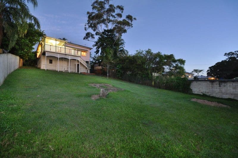 17 Combles Road, CAMP HILL QLD 4152, Camp Hill - Thumbnail 3