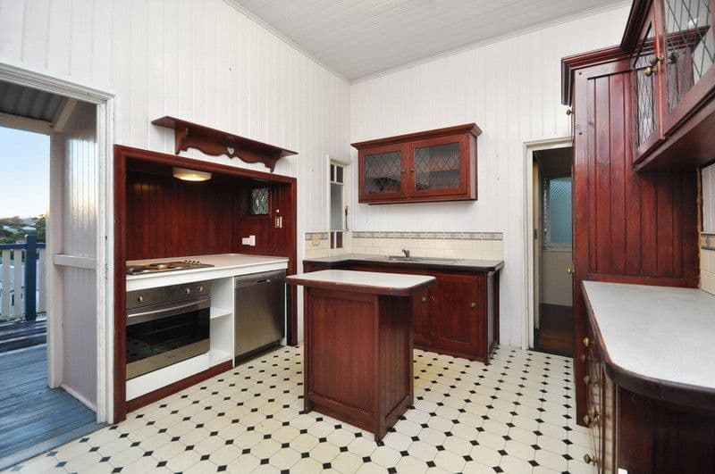 17 Combles Road, CAMP HILL QLD 4152, Camp Hill - Thumbnail 5