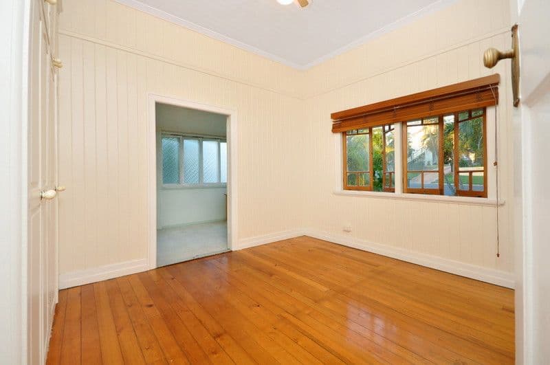 17 Combles Road, CAMP HILL QLD 4152, Camp Hill - Thumbnail 8