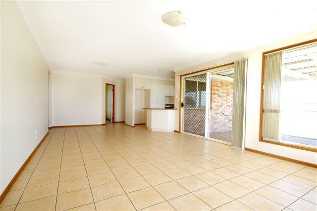 9  Banksdale Drive, MIDDLE RIDGE QLD 4350, Middle Ridge - Thumbnail 2