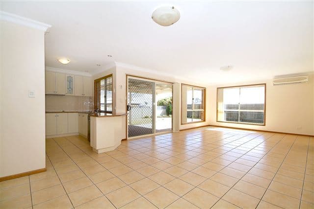 9  Banksdale Drive, MIDDLE RIDGE QLD 4350, Middle Ridge - Thumbnail 4