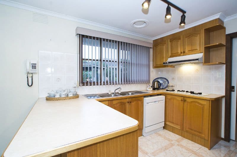4 Tintern Crescent, WANTIRNA SOUTH VIC 3152, Wantirna South - Thumbnail 4