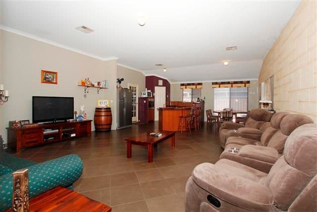 42 Boongala Circuit, CANNING VALE WA 6155, Canning Vale - Thumbnail 4