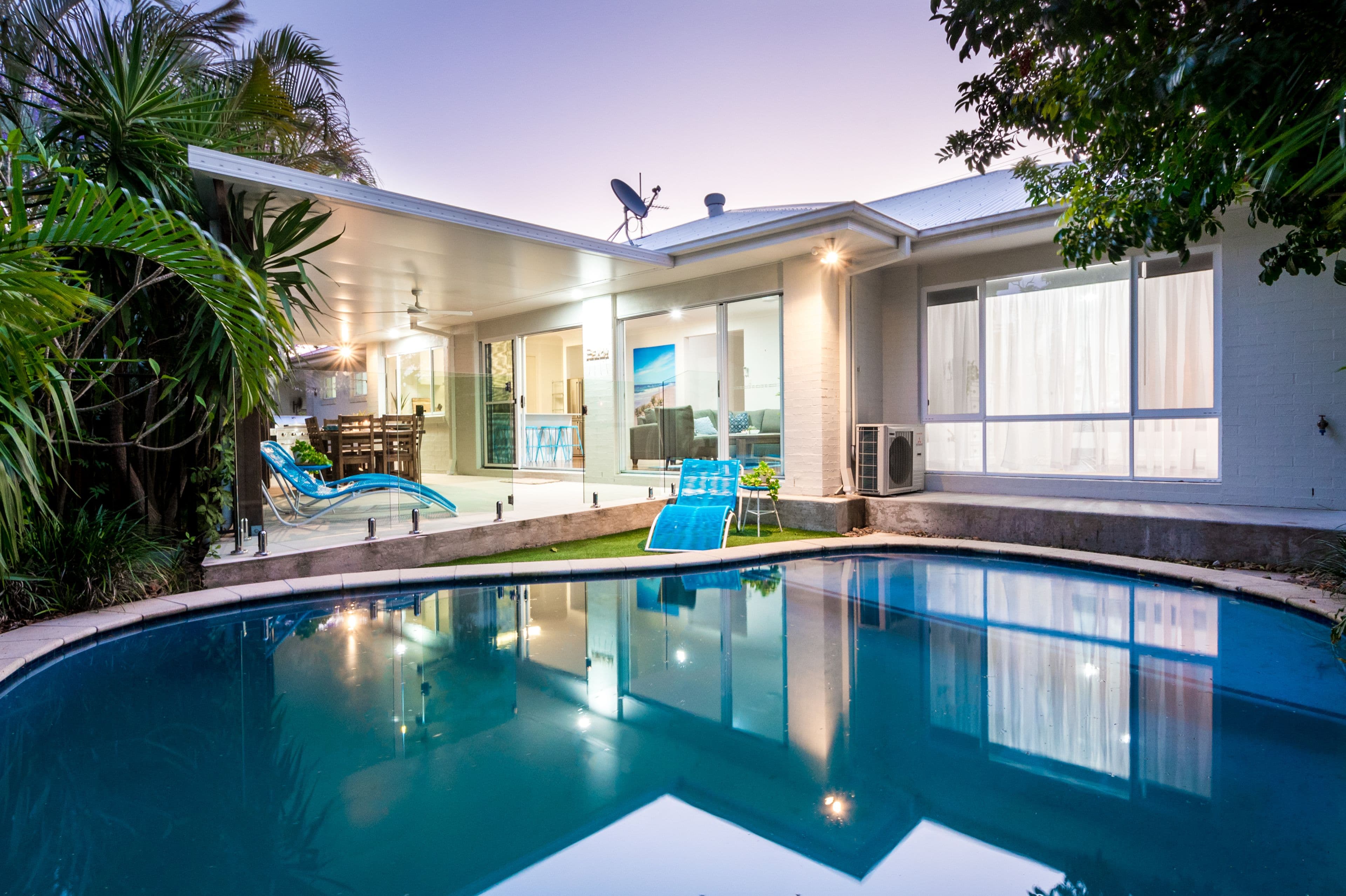 10 Allambi Avenue, Broadbeach Waters QLD 4218, Broadbeach Waters - Image 1