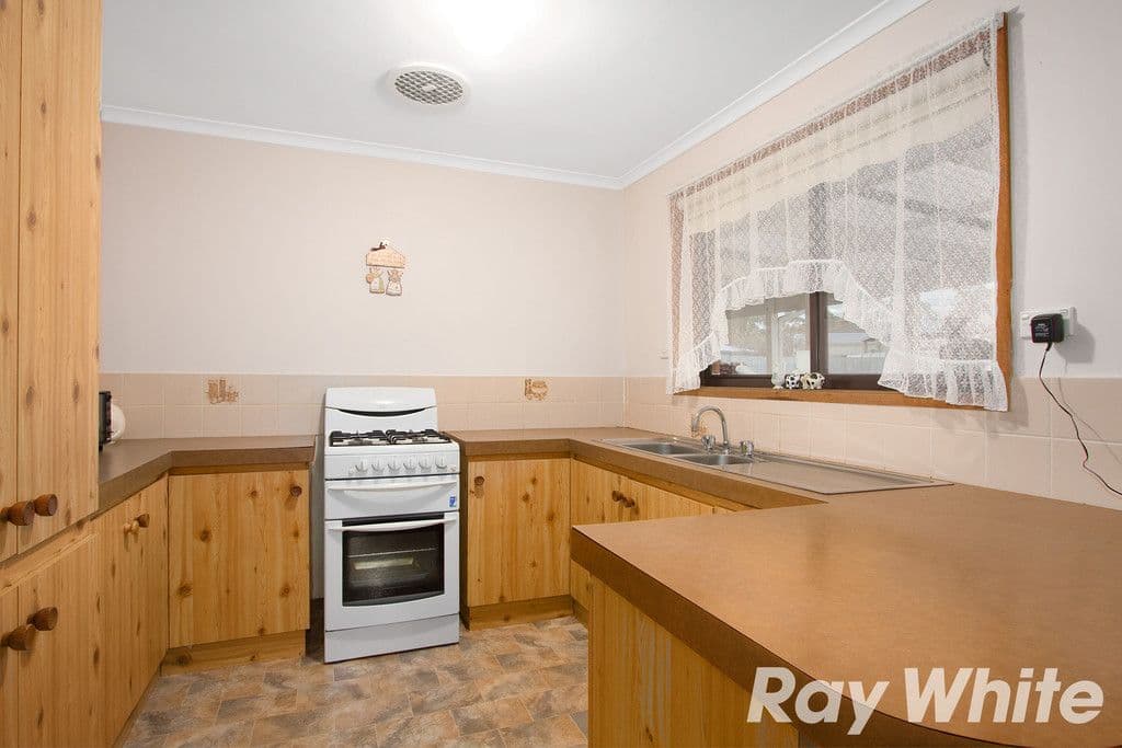 11 Gipps Crescent, Cranbourne North VIC 3977, Cranbourne North - Thumbnail 2