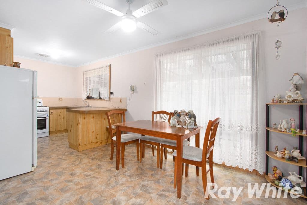11 Gipps Crescent, Cranbourne North VIC 3977, Cranbourne North - Thumbnail 4