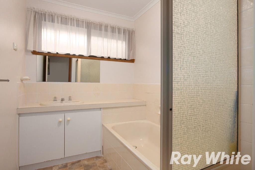 11 Gipps Crescent, Cranbourne North VIC 3977, Cranbourne North - Thumbnail 6