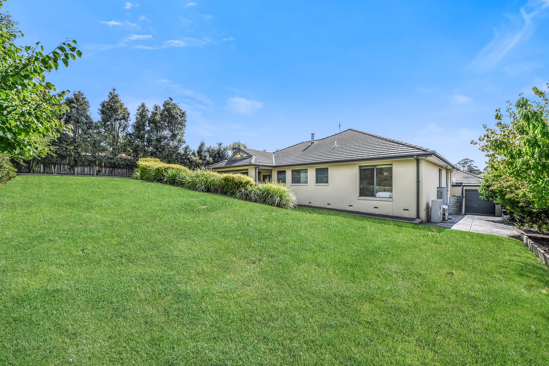 77 Edrington Park Drive, Berwick VIC 3806, Berwick - Thumbnail 8