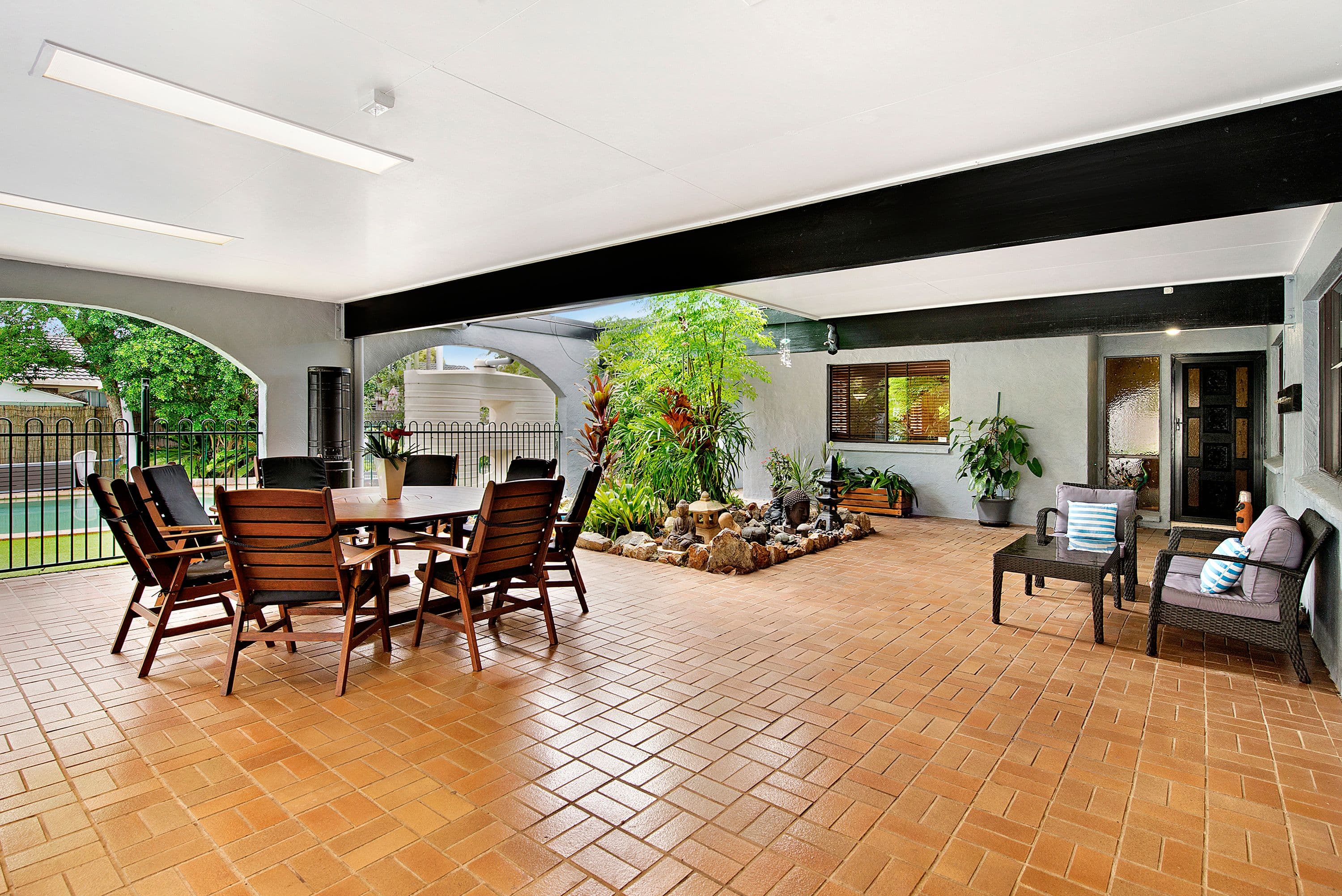 11 Eyre Street, Paradise Point QLD 4216, Paradise Point - Thumbnail 2