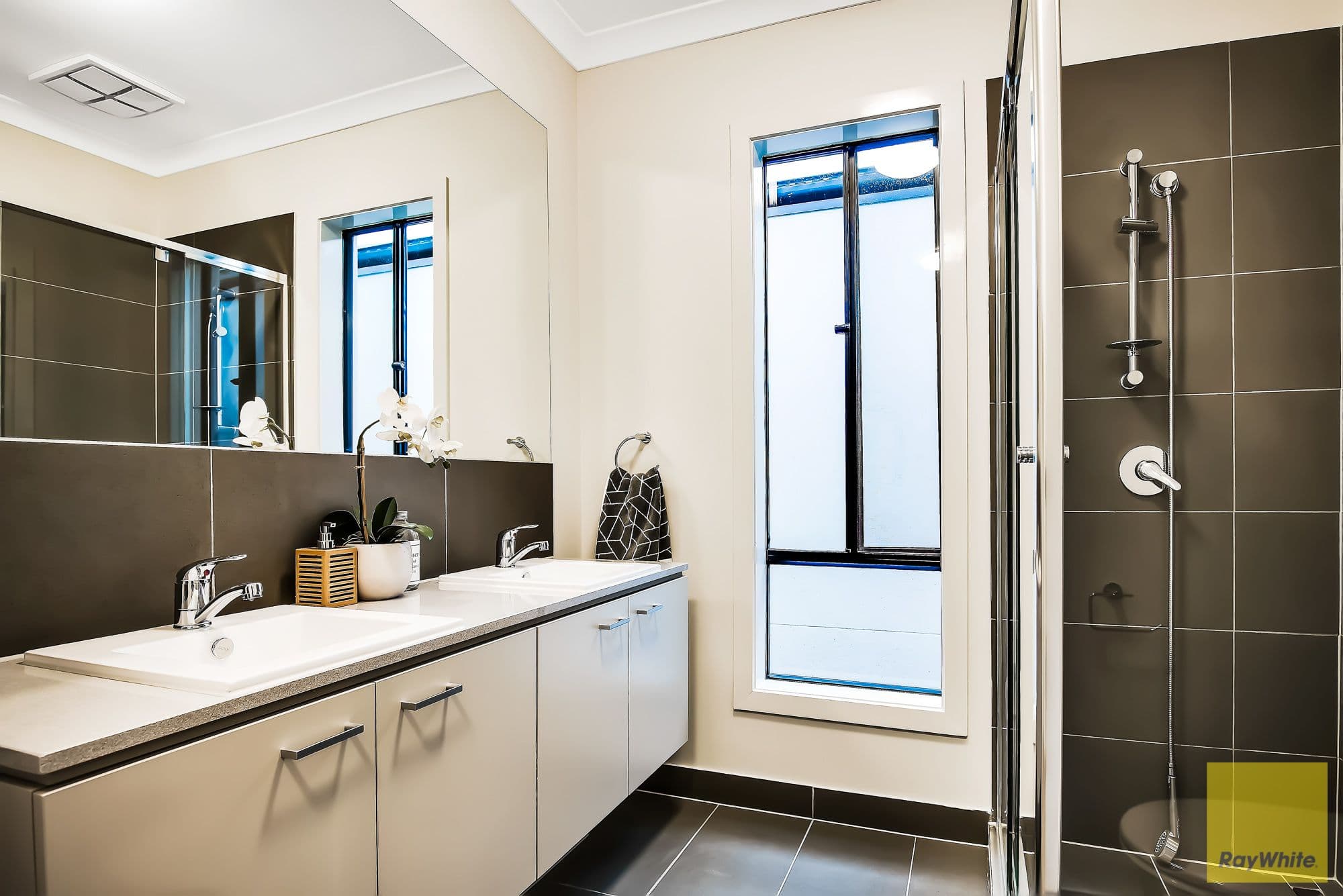 19 Kangaroo Road, Craigieburn VIC 3064, Craigieburn - Thumbnail 4