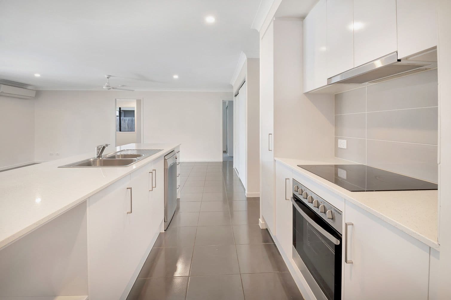 11 Caulfield Court, Pimpama QLD 4209, Pimpama - Thumbnail 4