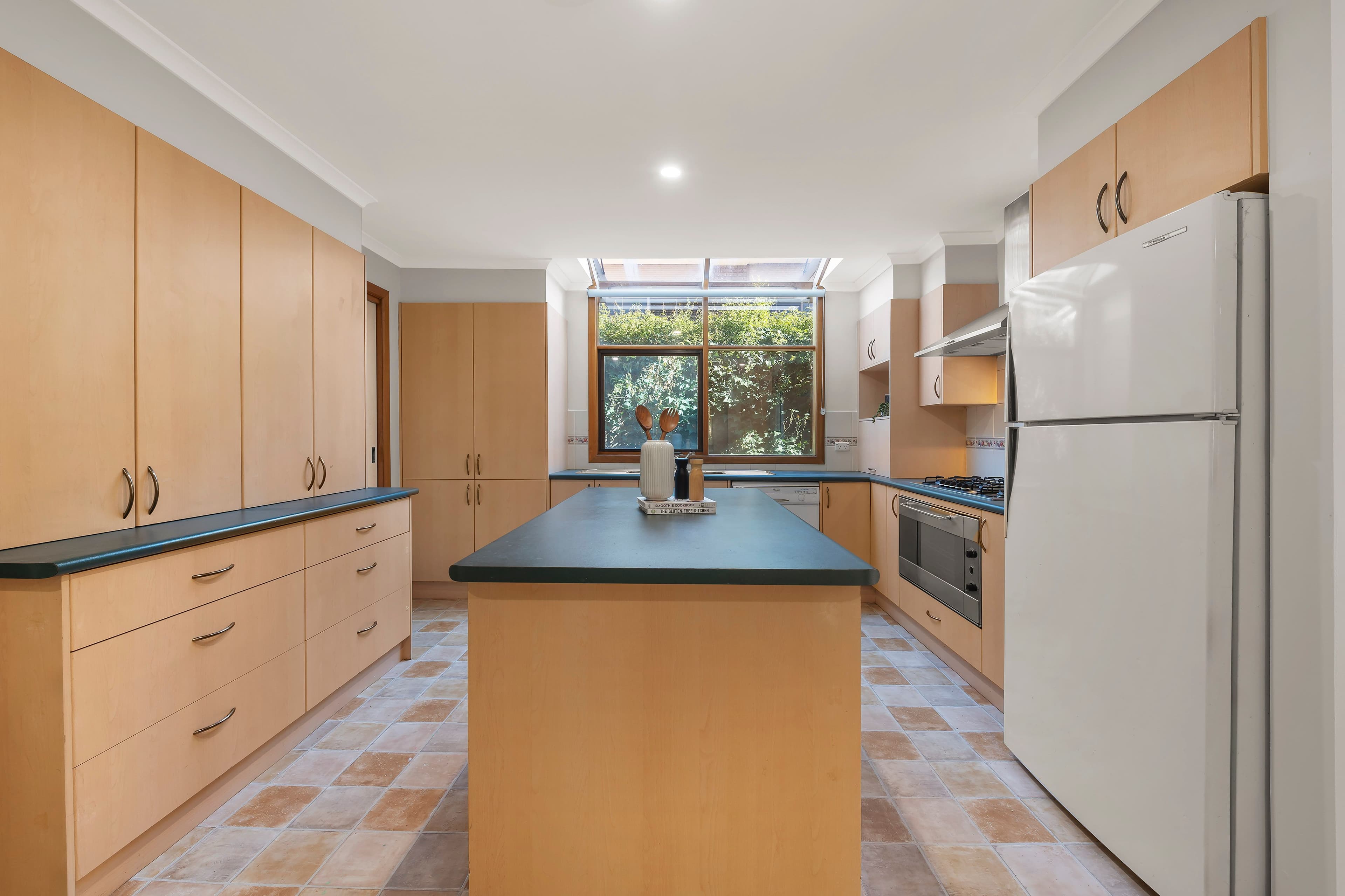 37 Haversham Avenue, Wheelers Hill VIC 3150, Wheelers Hill - Thumbnail 4