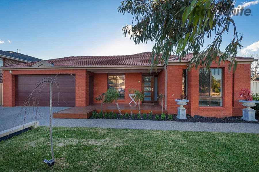 21 Thomson Way, Taylors Hill VIC 3037, Taylors Hill - Thumbnail 2