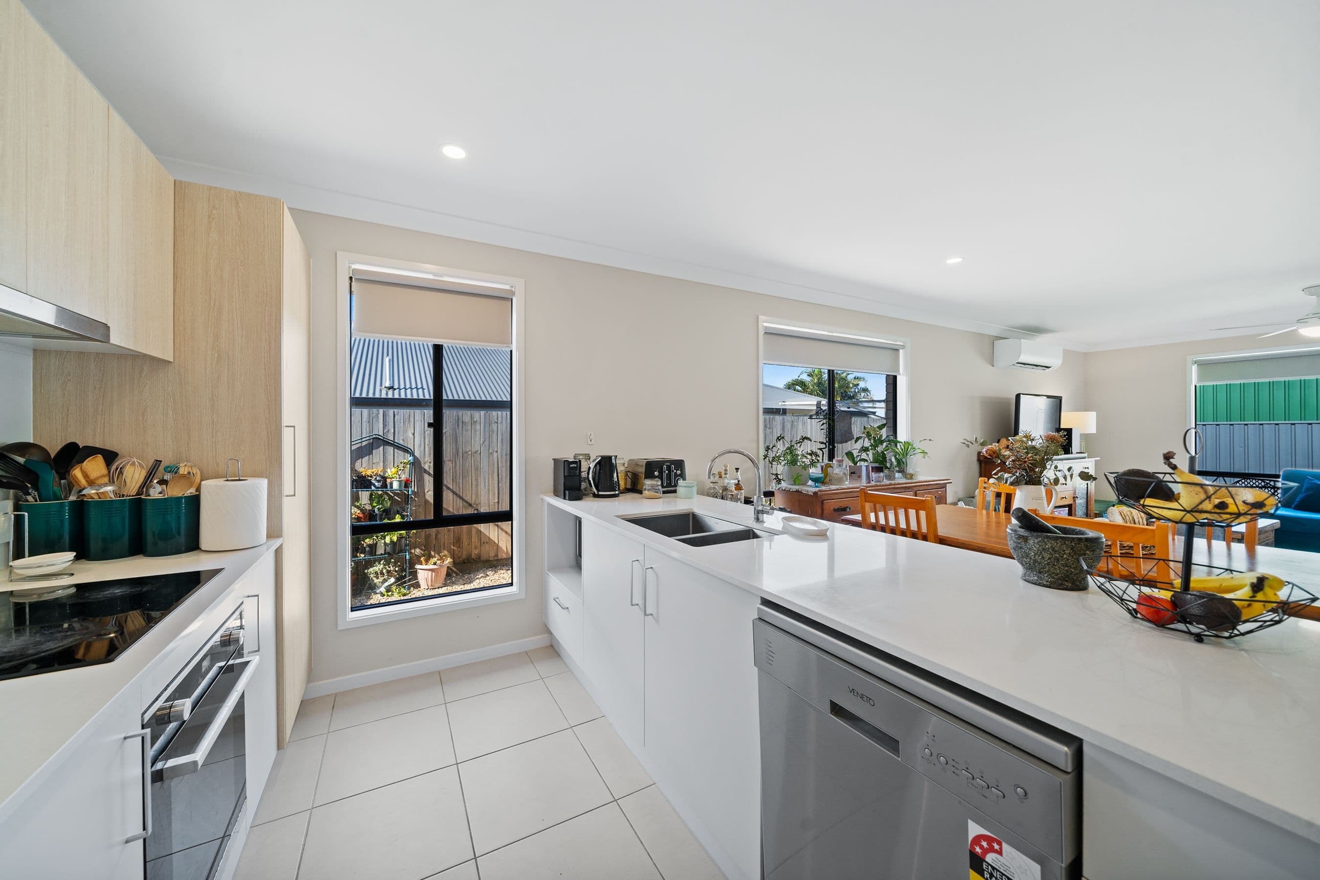 18 Spruce Circuit, Hillcrest QLD 4118, Hillcrest - Thumbnail 2