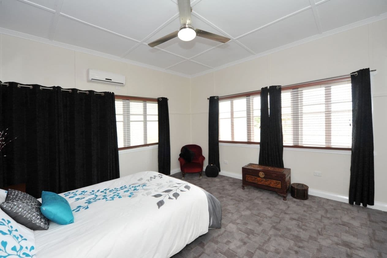 76 Beale Street, OAKEY QLD 4401, Oakey - Thumbnail 6