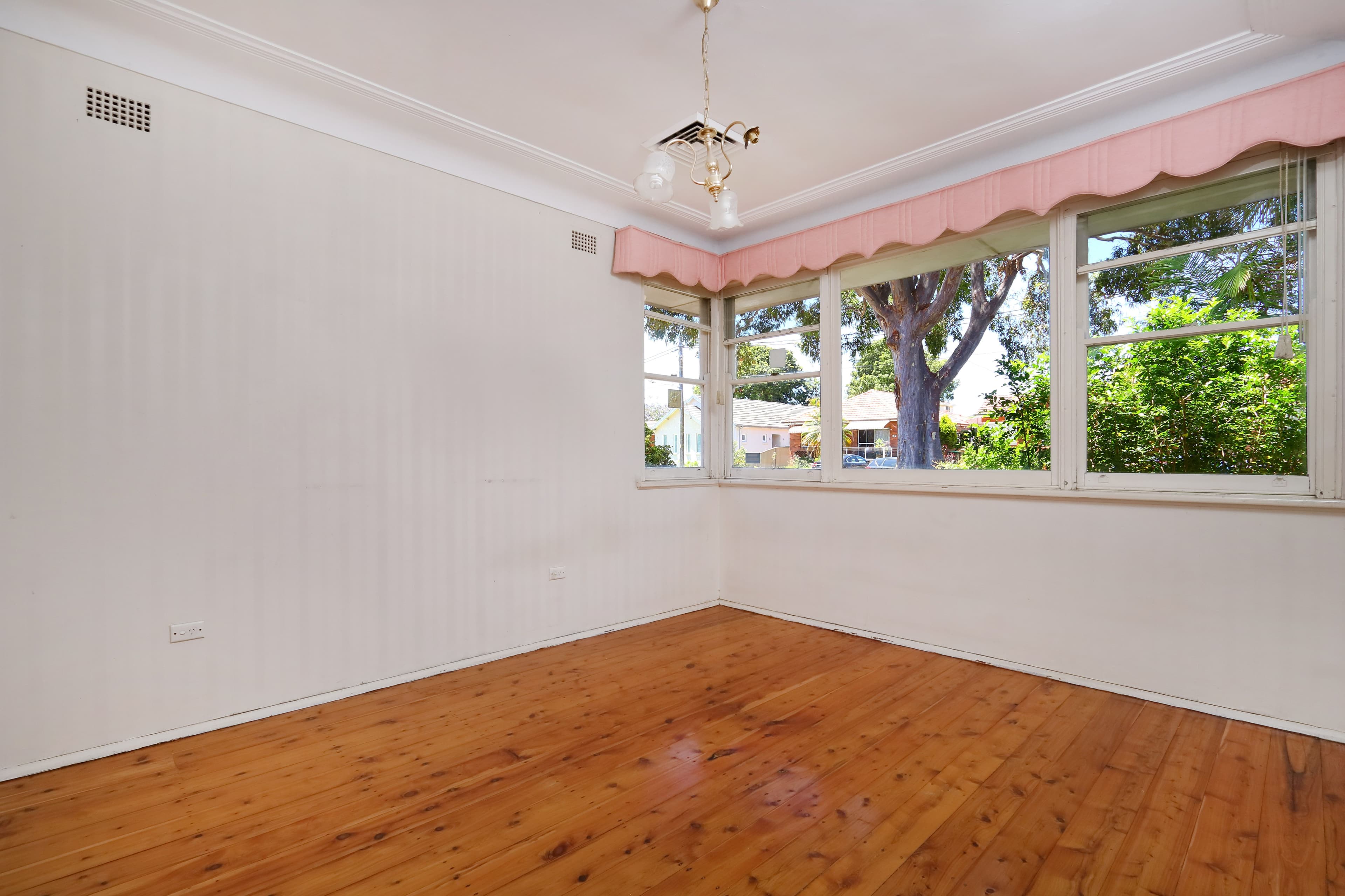 30 Tallawalla Street, Beverly Hills - Thumbnail 4