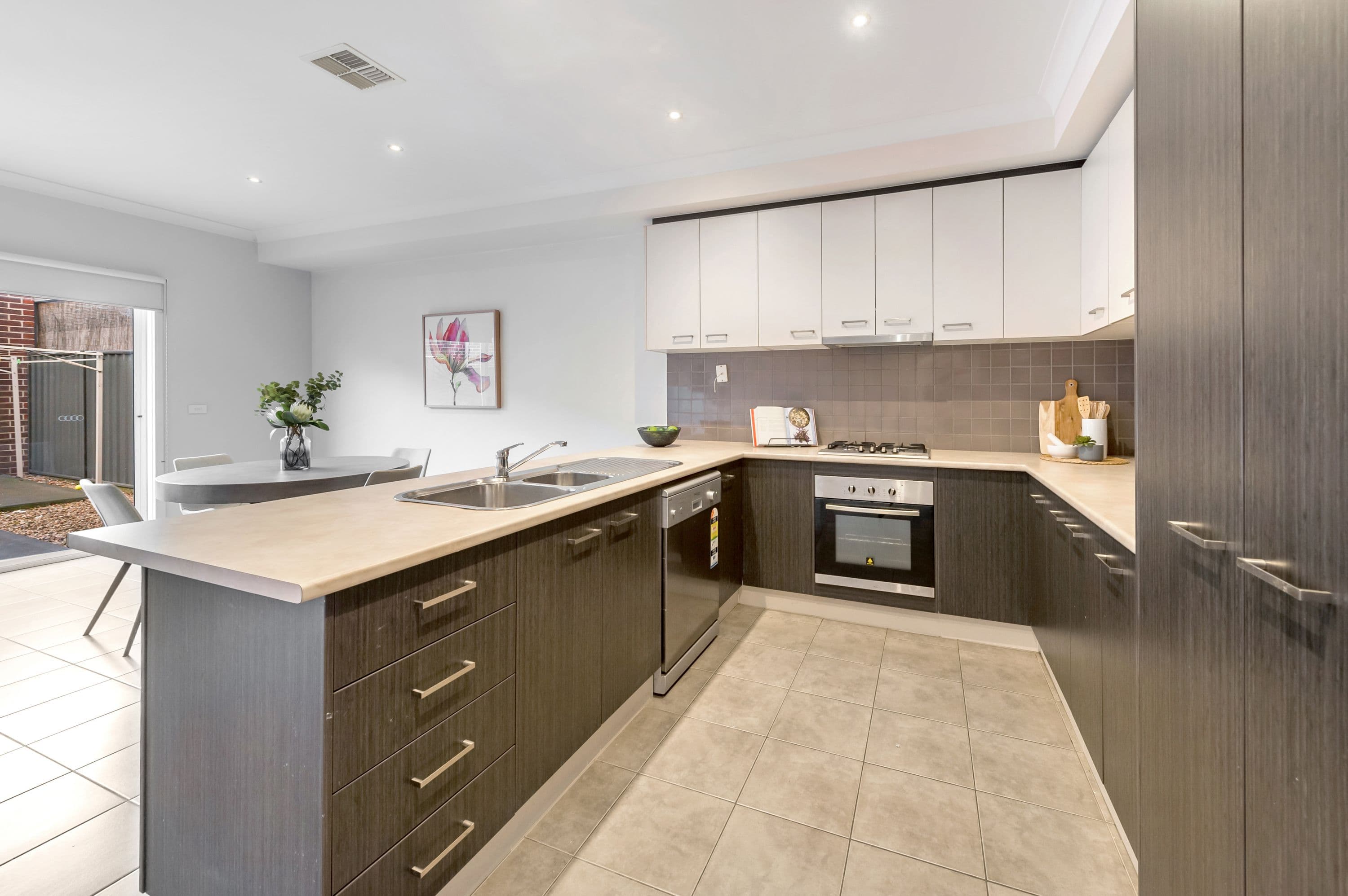 222 Windrock Avenue, Craigieburn VIC 3064, Craigieburn - Thumbnail 3