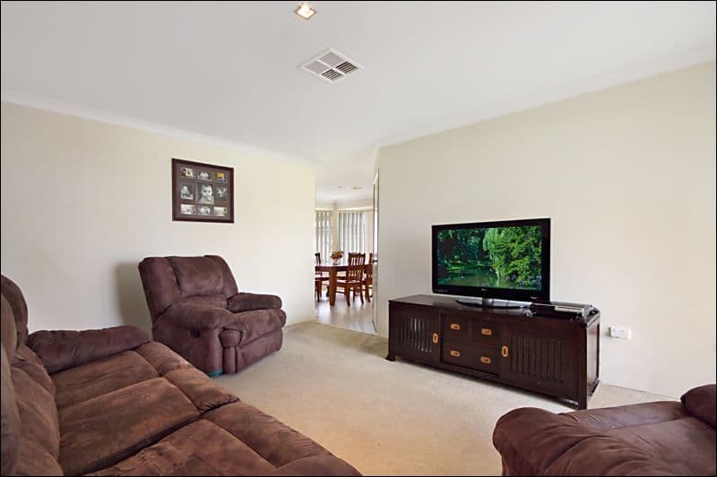 54 Budgeree Drive, ABERGLASSLYN NSW 2320, Aberglasslyn - Thumbnail 2