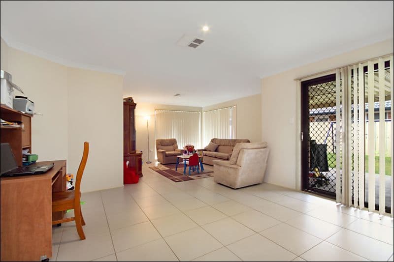 54 Budgeree Drive, ABERGLASSLYN NSW 2320, Aberglasslyn - Thumbnail 4
