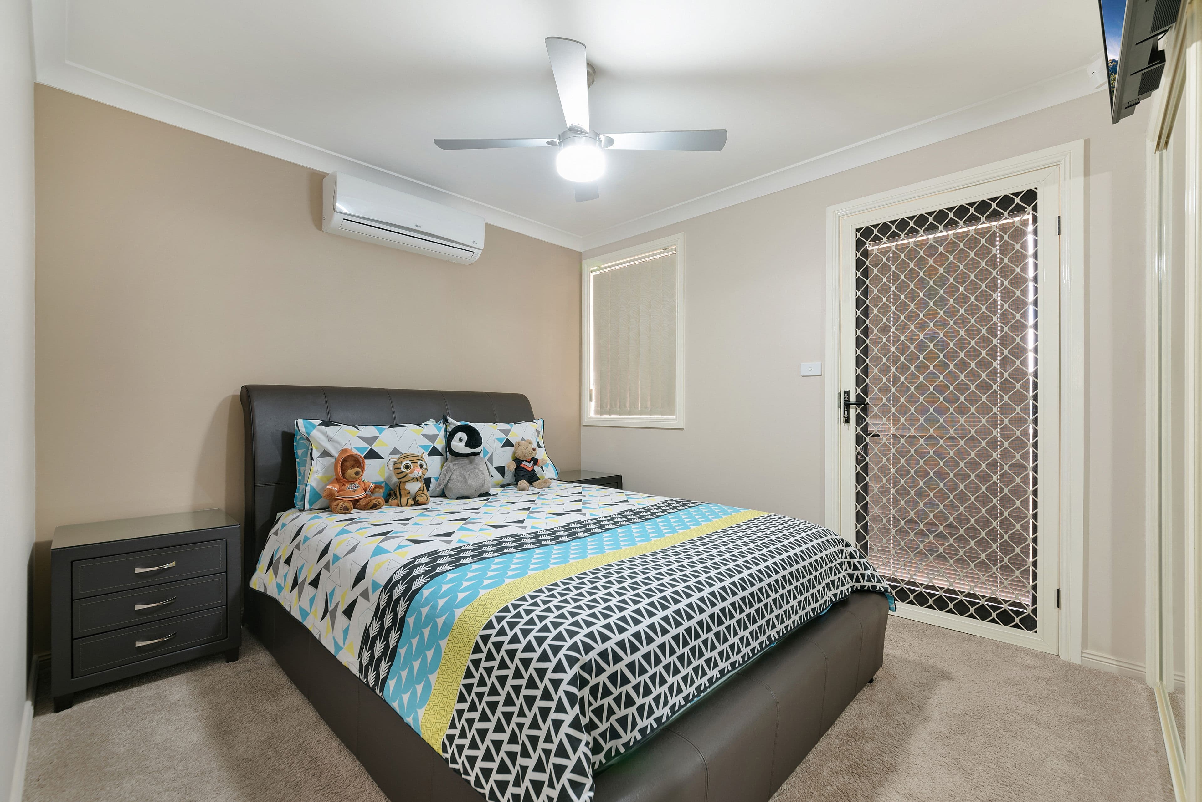 9-11 Fourth Avenue, Macquarie Fields NSW 2564, Macquarie Fields - Thumbnail 5