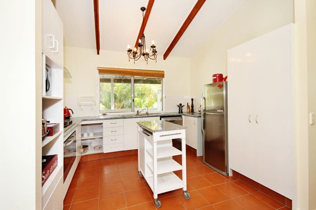 116 Wallandra Road, MUDGEERABA QLD 4213, Mudgeeraba - Thumbnail 2