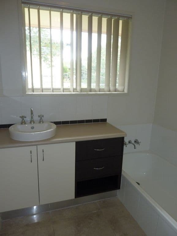6 Lord Byron Parade, STRATHPINE QLD 4500, Strathpine - Thumbnail 4