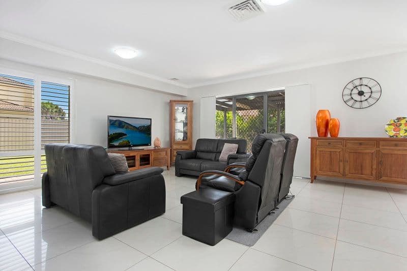 18 Lord Way, Glenwood - Thumbnail 3