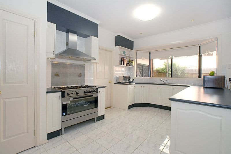 9 Jolimont Place, DINGLEY VILLAGE VIC 3172, Dingley Village - Thumbnail 2