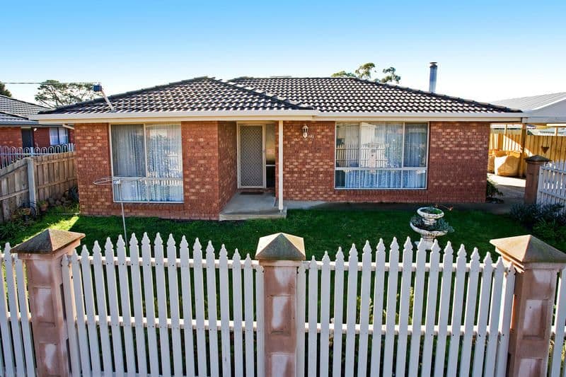 33 Govett Crescent, ST ALBANS PARK VIC 3219, St Albans Park - Image 1