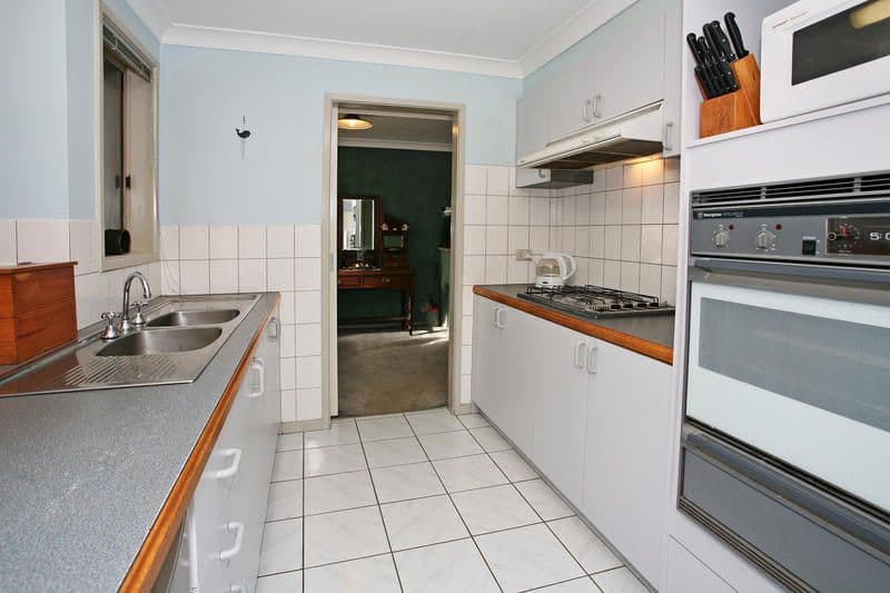 33 Govett Crescent, ST ALBANS PARK VIC 3219, St Albans Park - Thumbnail 3