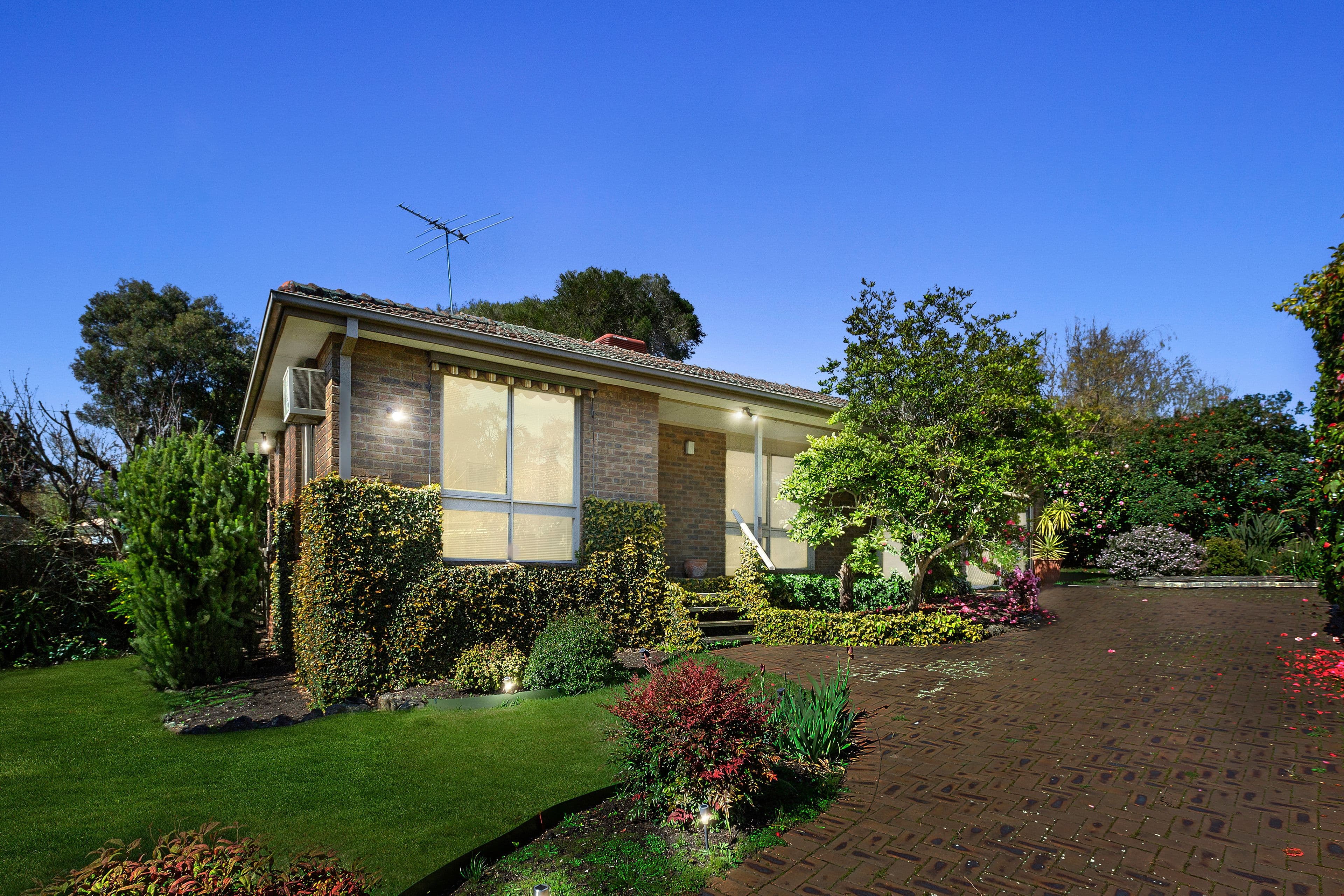 8 Kenilworth Avenue, Frankston VIC 3199, Frankston - Image 1