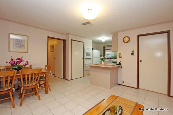 32 Crampton Crescent, MILL PARK VIC 3082, Mill Park - Thumbnail 3