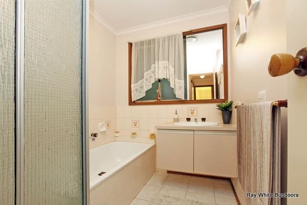 32 Crampton Crescent, MILL PARK VIC 3082, Mill Park - Thumbnail 6