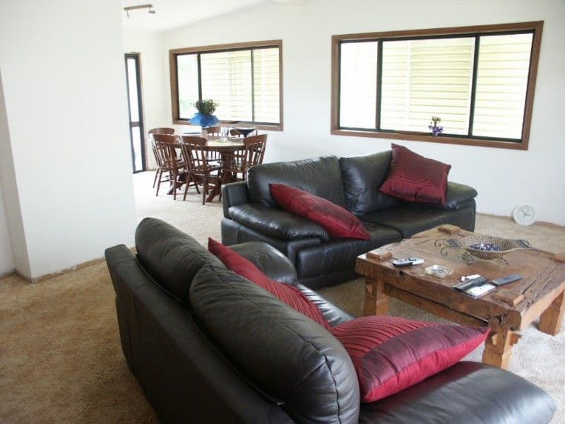 6 Cobbity Crescent, ARANA HILLS QLD 4054, Arana Hills - Thumbnail 2