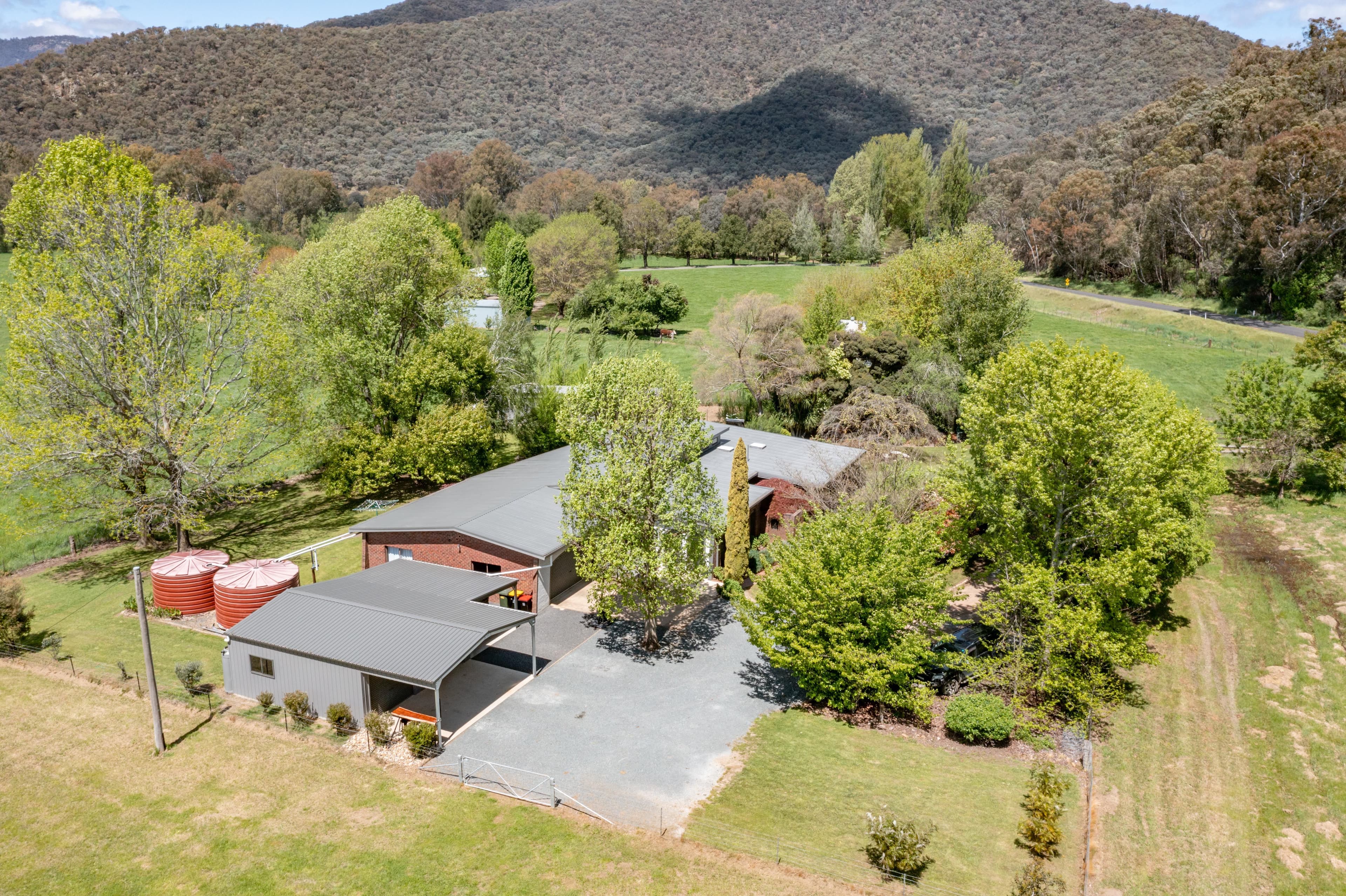 113 West Blowering Road, Tumut NSW 2720, Jones Bridge - Thumbnail 3