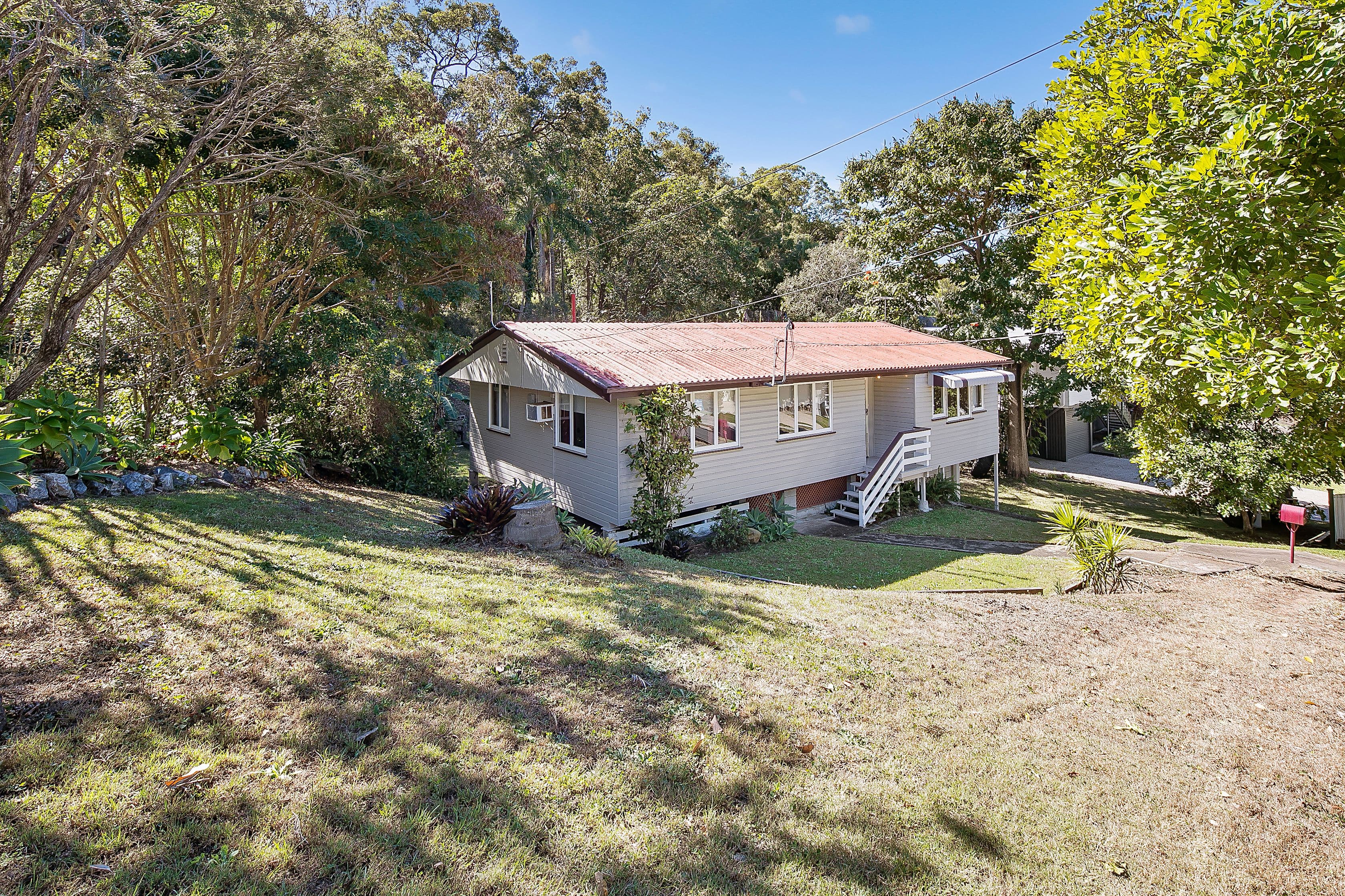 8 Hobart Avenue, Camp Hill QLD 4152, Camp Hill - Thumbnail 2