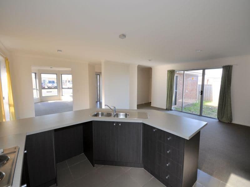 17 Dardel Drive, BANNOCKBURN VIC 3331, Bannockburn - Thumbnail 2