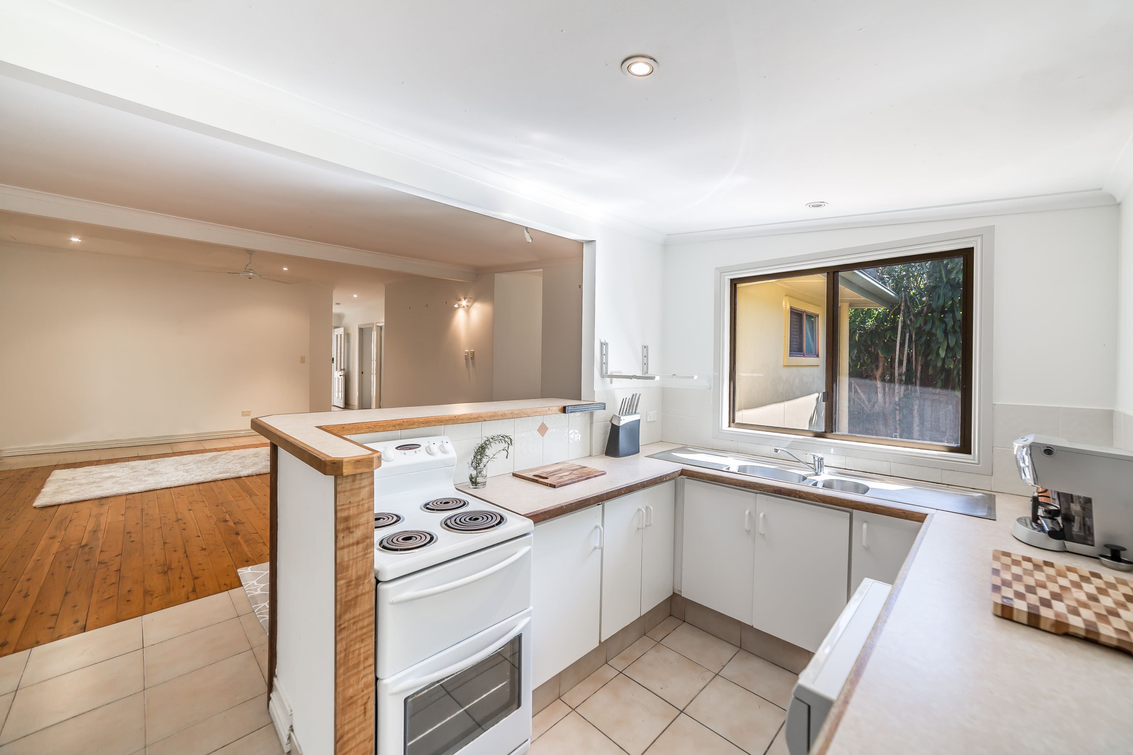 7 Kerr Avenue, Southport QLD 4215, Southport - Thumbnail 3