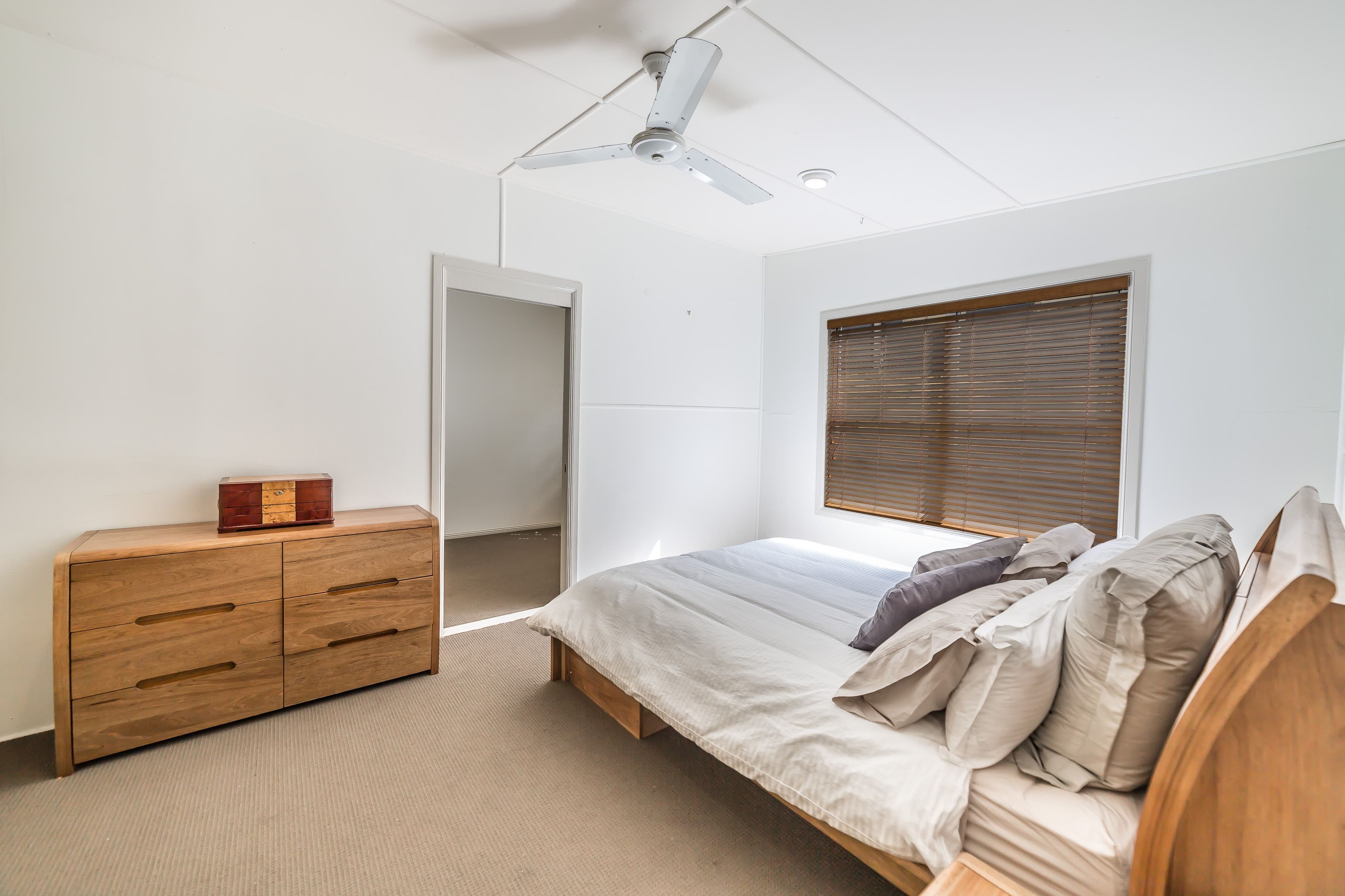 7 Kerr Avenue, Southport QLD 4215, Southport - Thumbnail 4