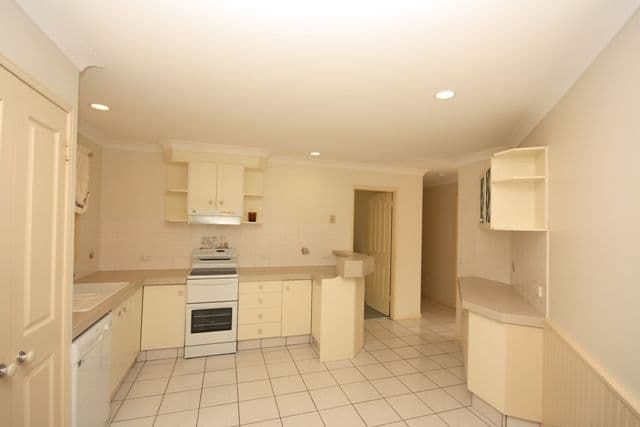 26 Kintyre Crescent, BANORA POINT NSW 2486, Banora Point - Thumbnail 3