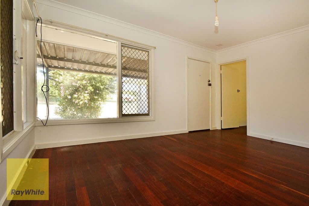 55 Nanovich Avenue, Girrawheen WA 6064, Girrawheen - Thumbnail 5