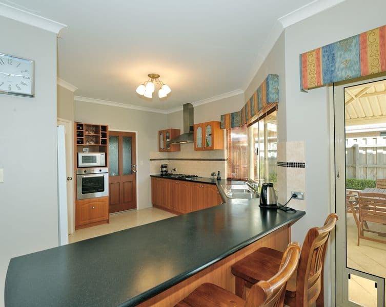 21 Properjohn Drive, ROCKINGHAM WA 6168, Rockingham - Thumbnail 2