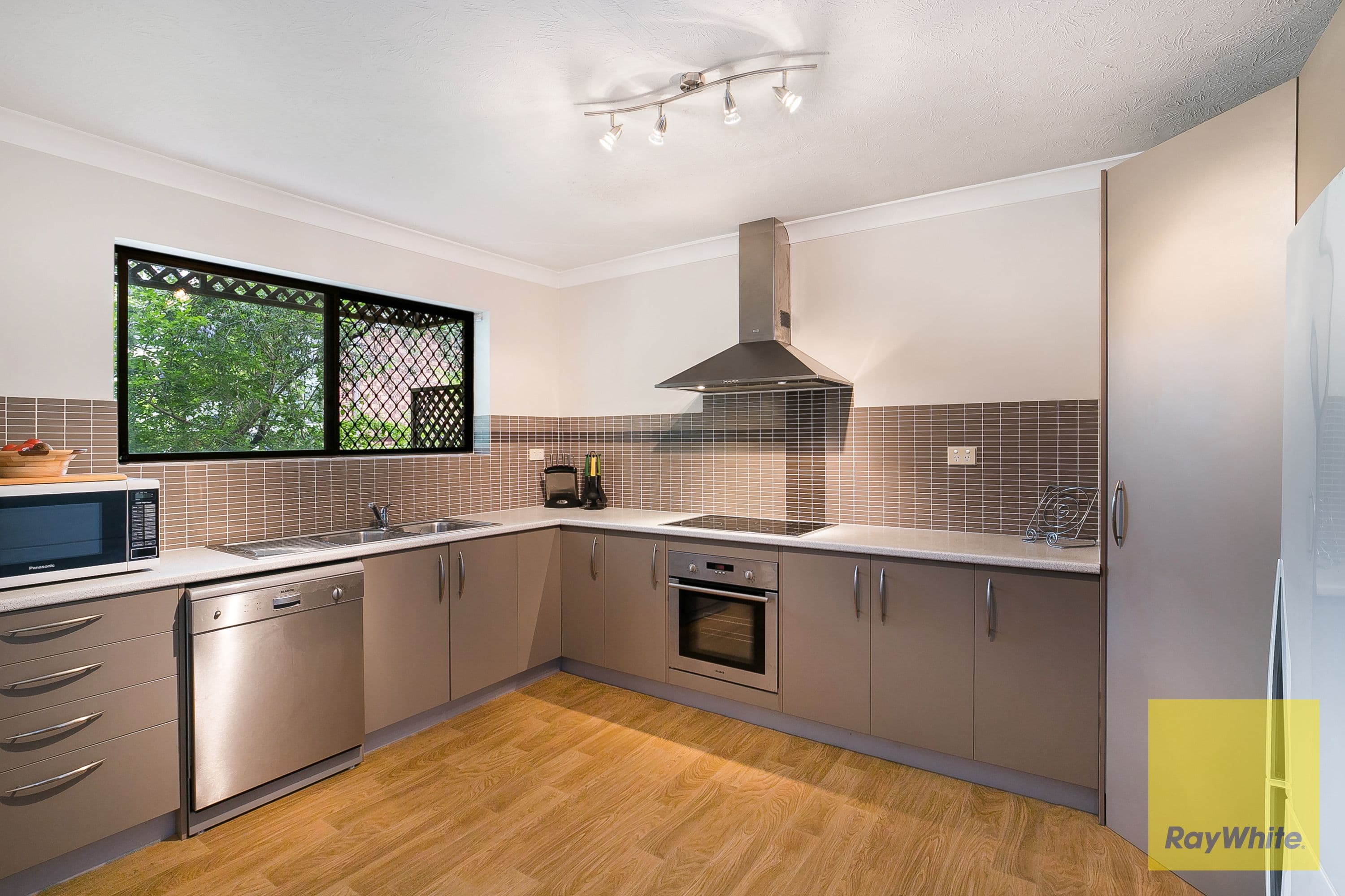 10 Alpha Street, Taringa QLD 4068, Taringa - Thumbnail 2