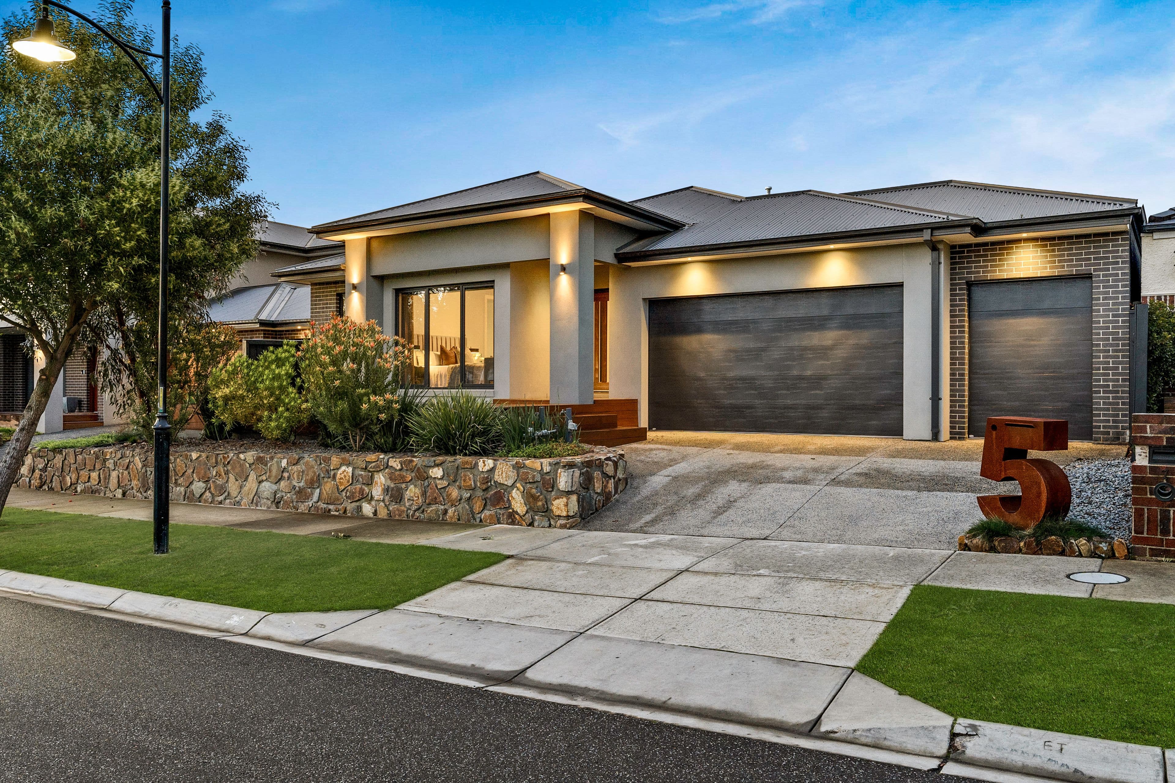 5 Duncombe Avenue, Officer VIC 3809, Officer - Thumbnail 2