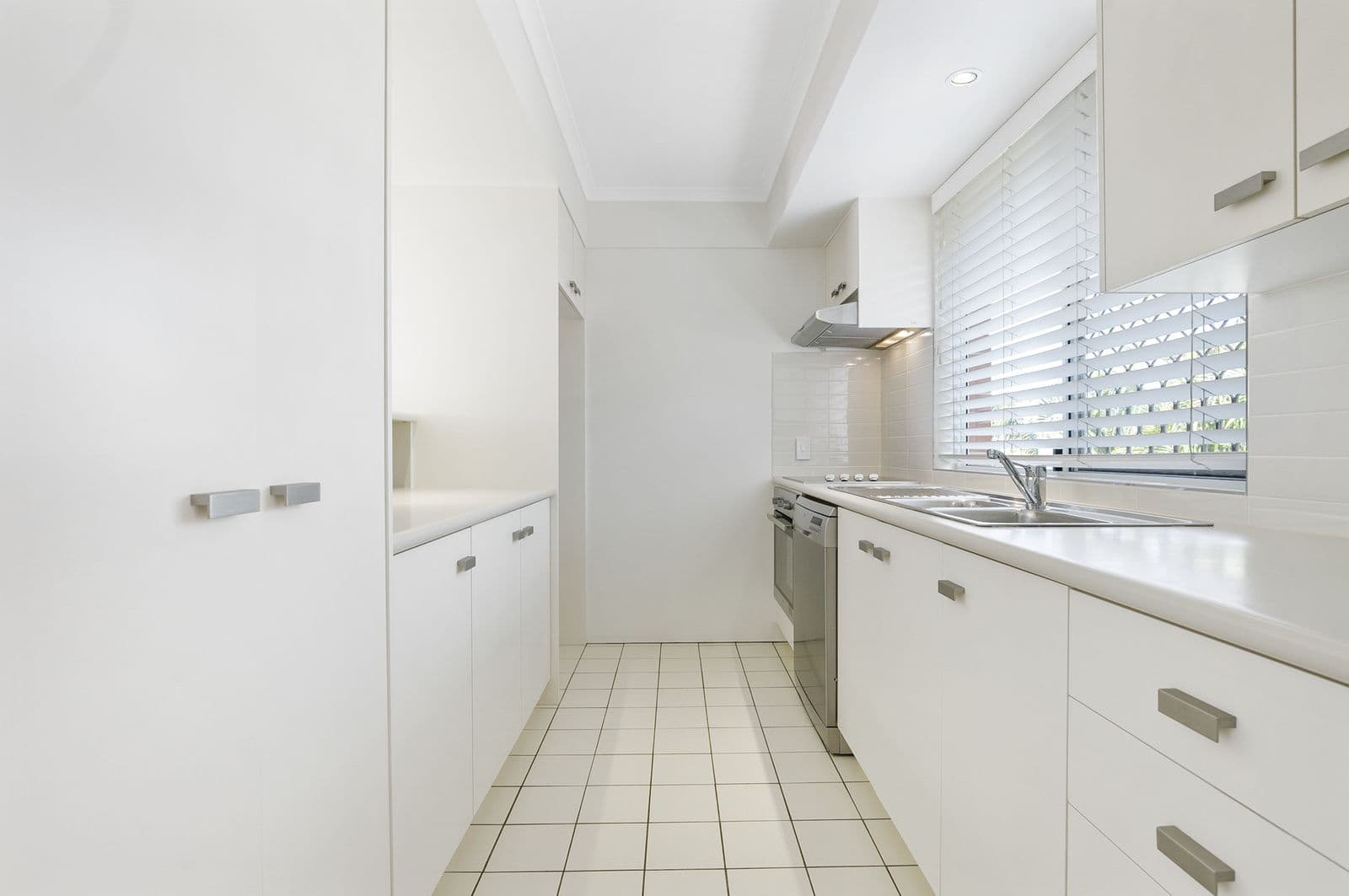 11 Burlington Street, Holland Park QLD 4121, Holland Park - Thumbnail 3