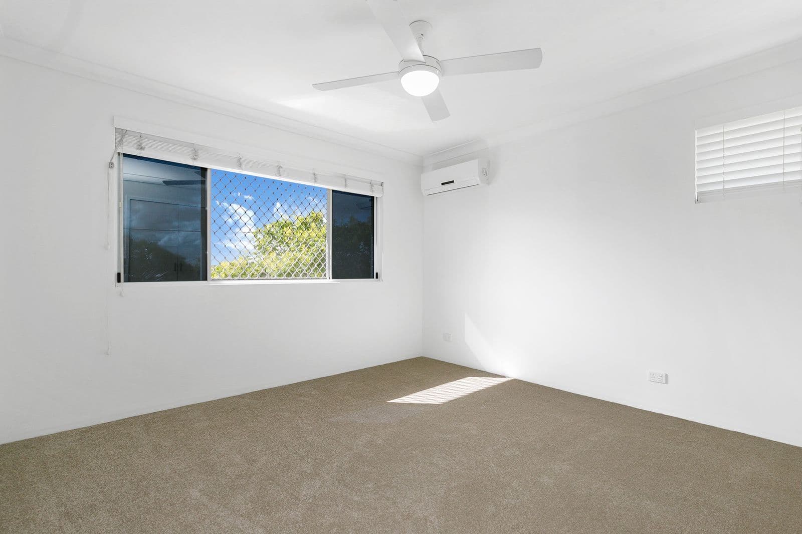 11 Burlington Street, Holland Park QLD 4121, Holland Park - Thumbnail 4