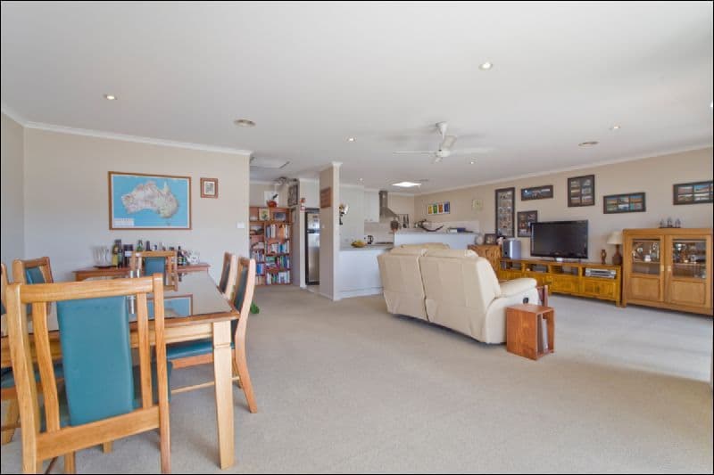 11 Doeberl Place, QUEANBEYAN NSW 2620, Queanbeyan - Thumbnail 5