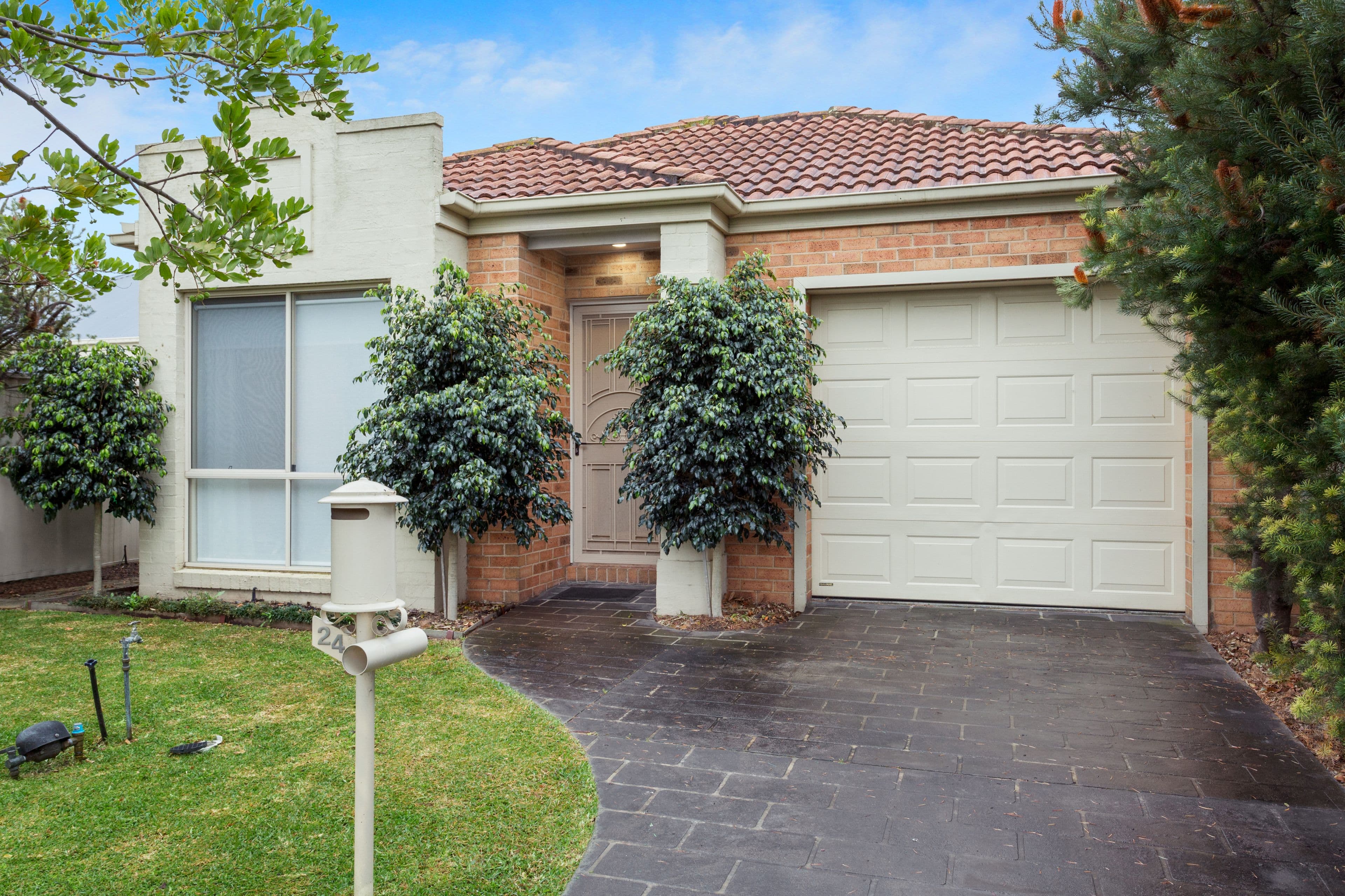 24 Macalister Place, Pakenham VIC 3810, Pakenham - Thumbnail 2