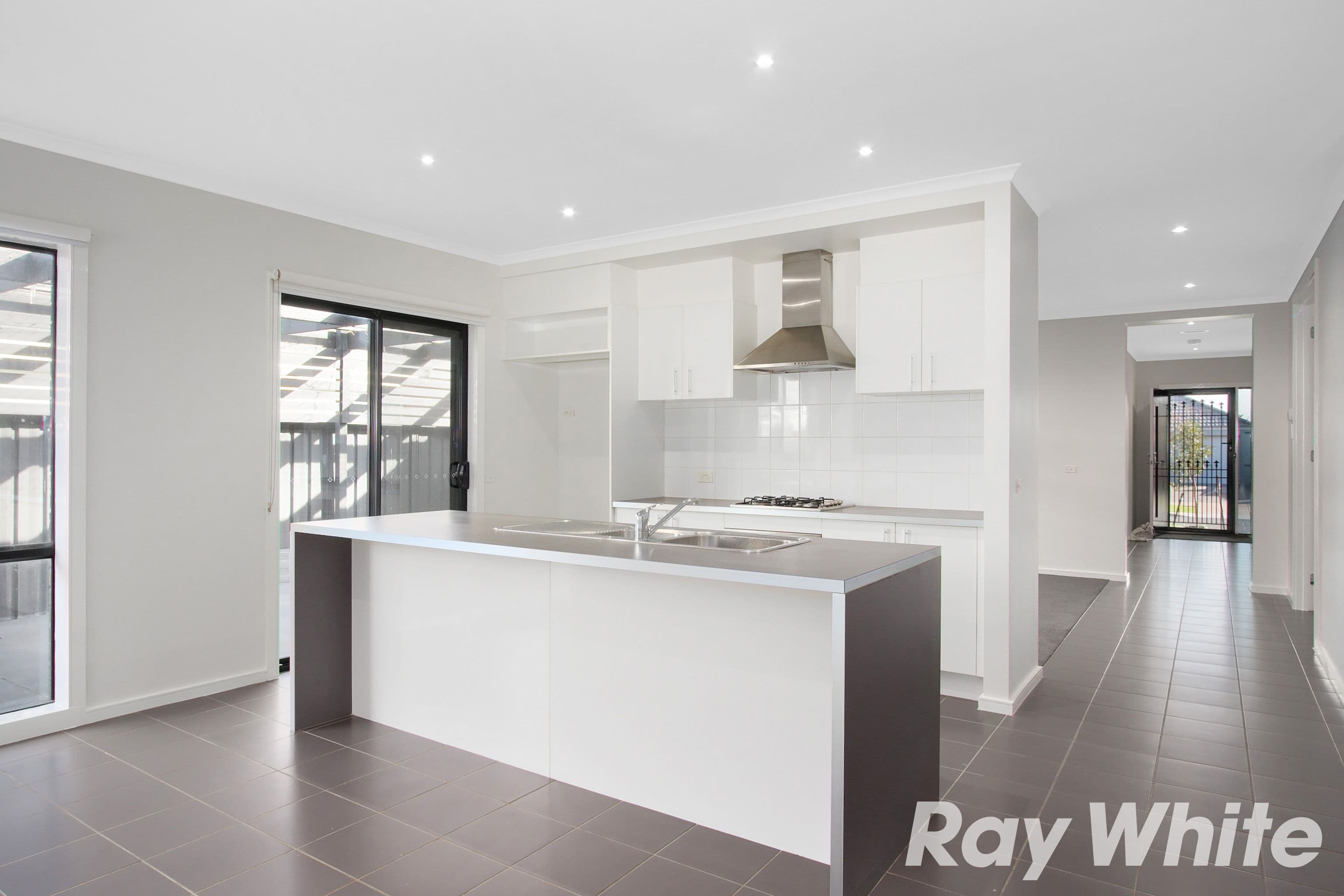 7 The Parkway, Pakenham VIC 3810, Pakenham - Thumbnail 4
