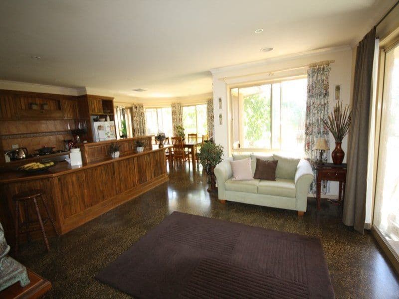 6 Dingee Road, ROCHESTER VIC 3561, Rochester - Thumbnail 4